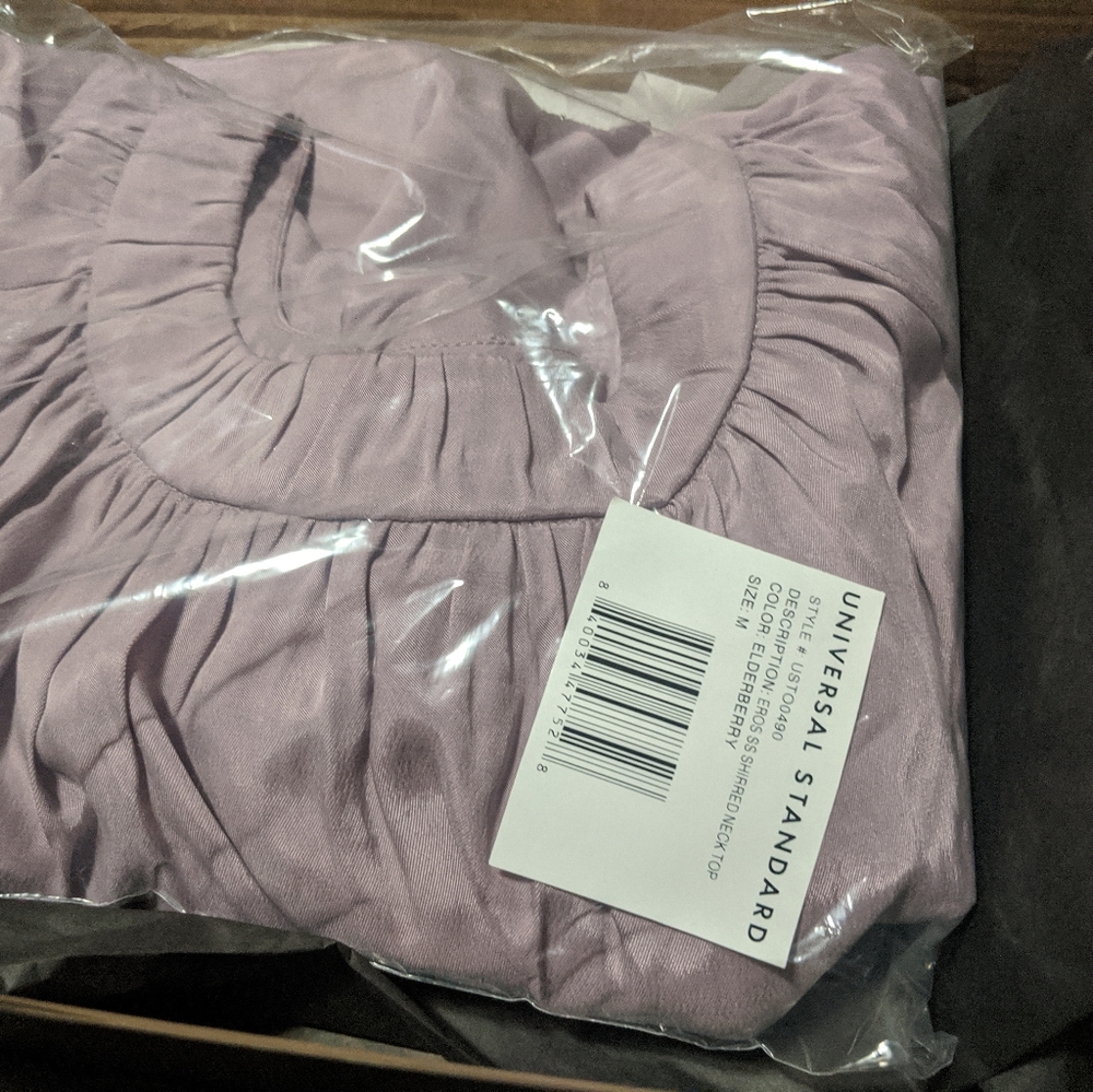Medium Universal Standard top